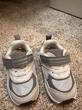Size 5 Wonder Nation Kids Neutral Gray and Cream Athletic Sneakers